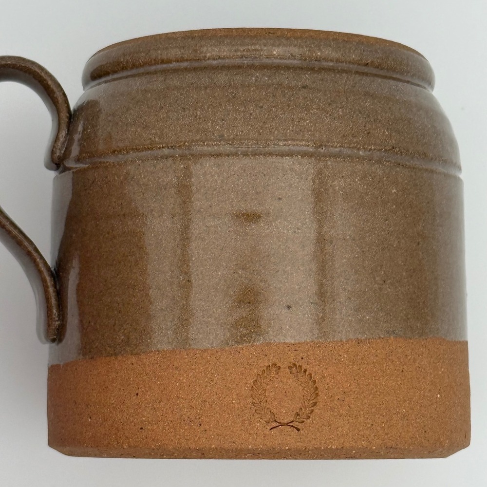Farmhouse Pottery x Vivi et Margot Laurel Wreath Stoneware Mug Brown Handcrafted - Picture 8 of 9